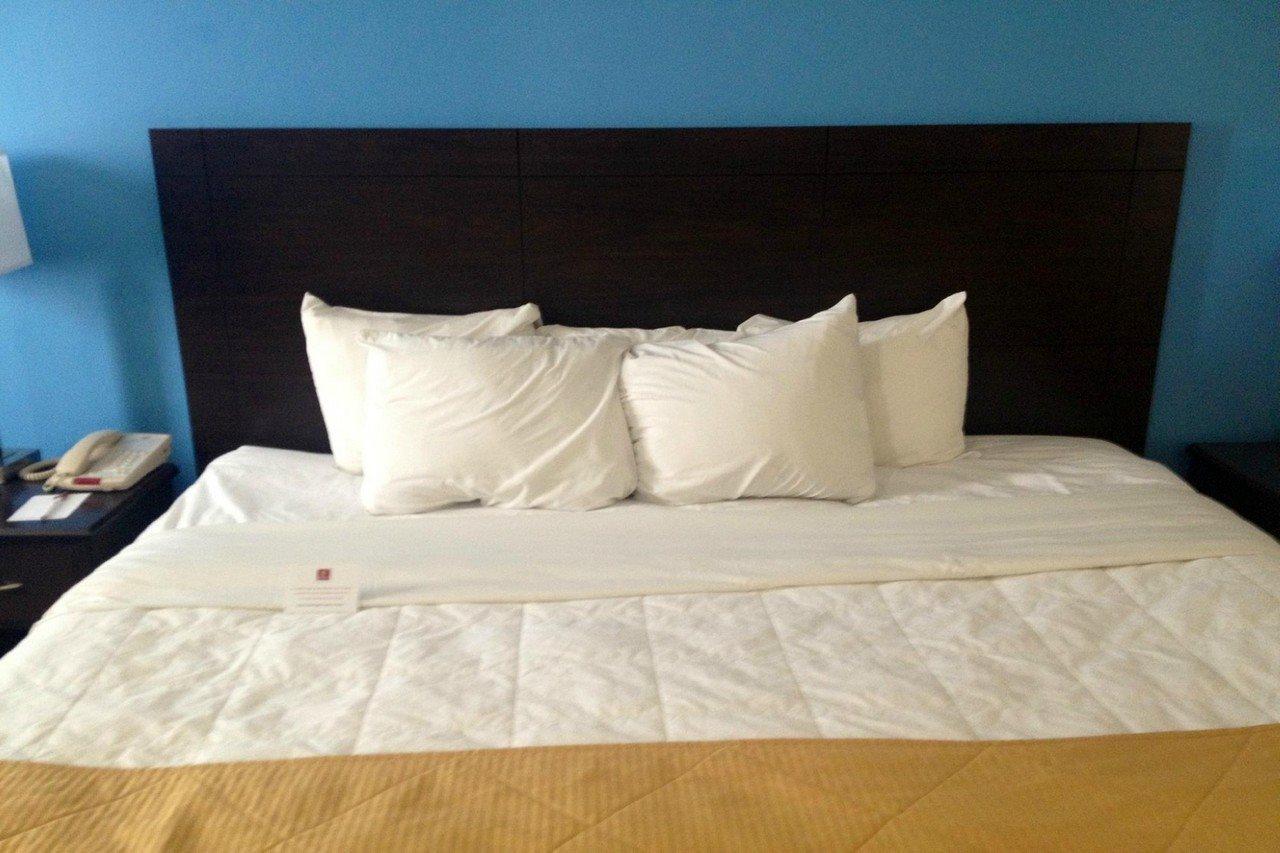 Hotel Ramada By Wyndham Cedar Rapids Zewnętrze zdjęcie