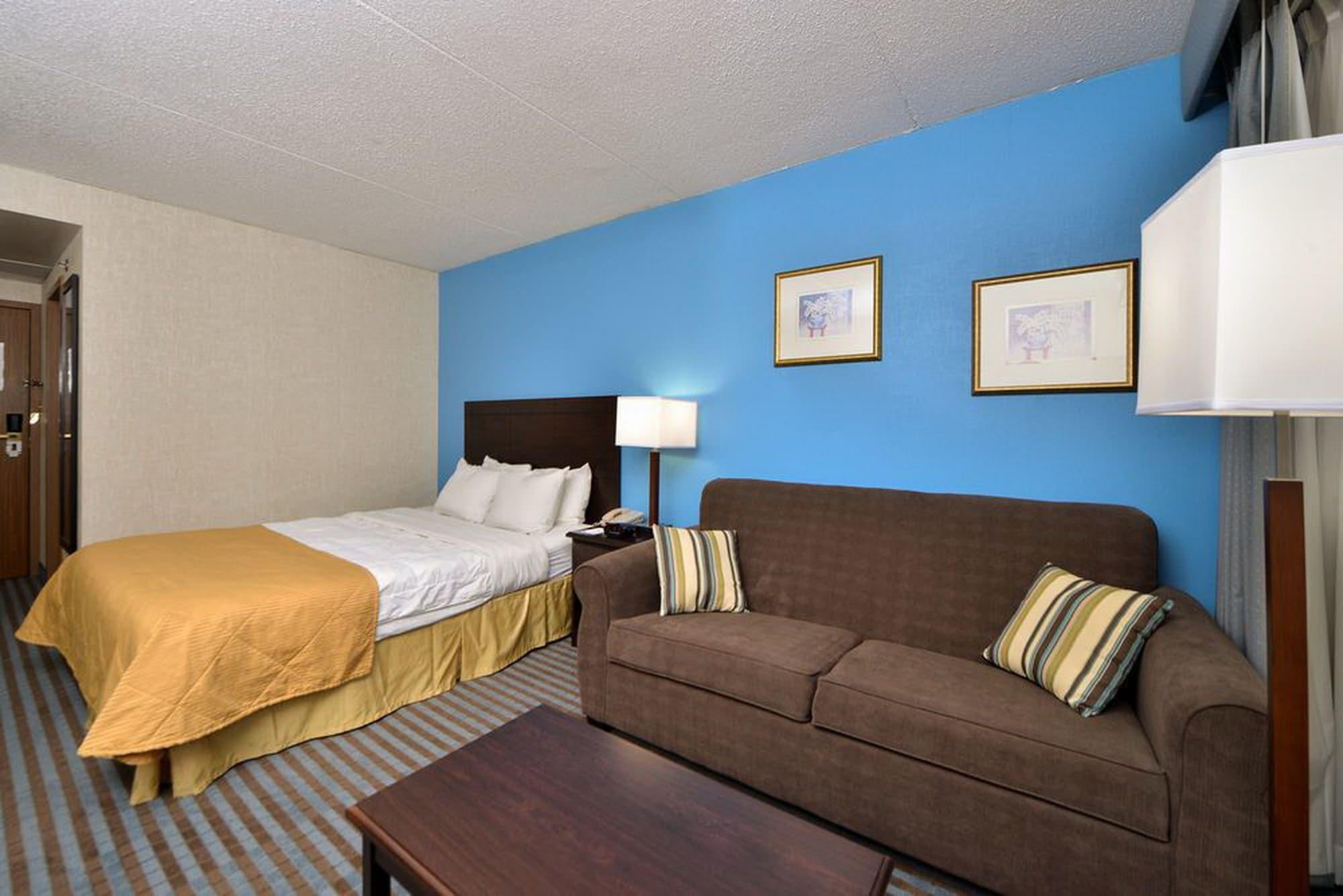Hotel Ramada By Wyndham Cedar Rapids Zewnętrze zdjęcie