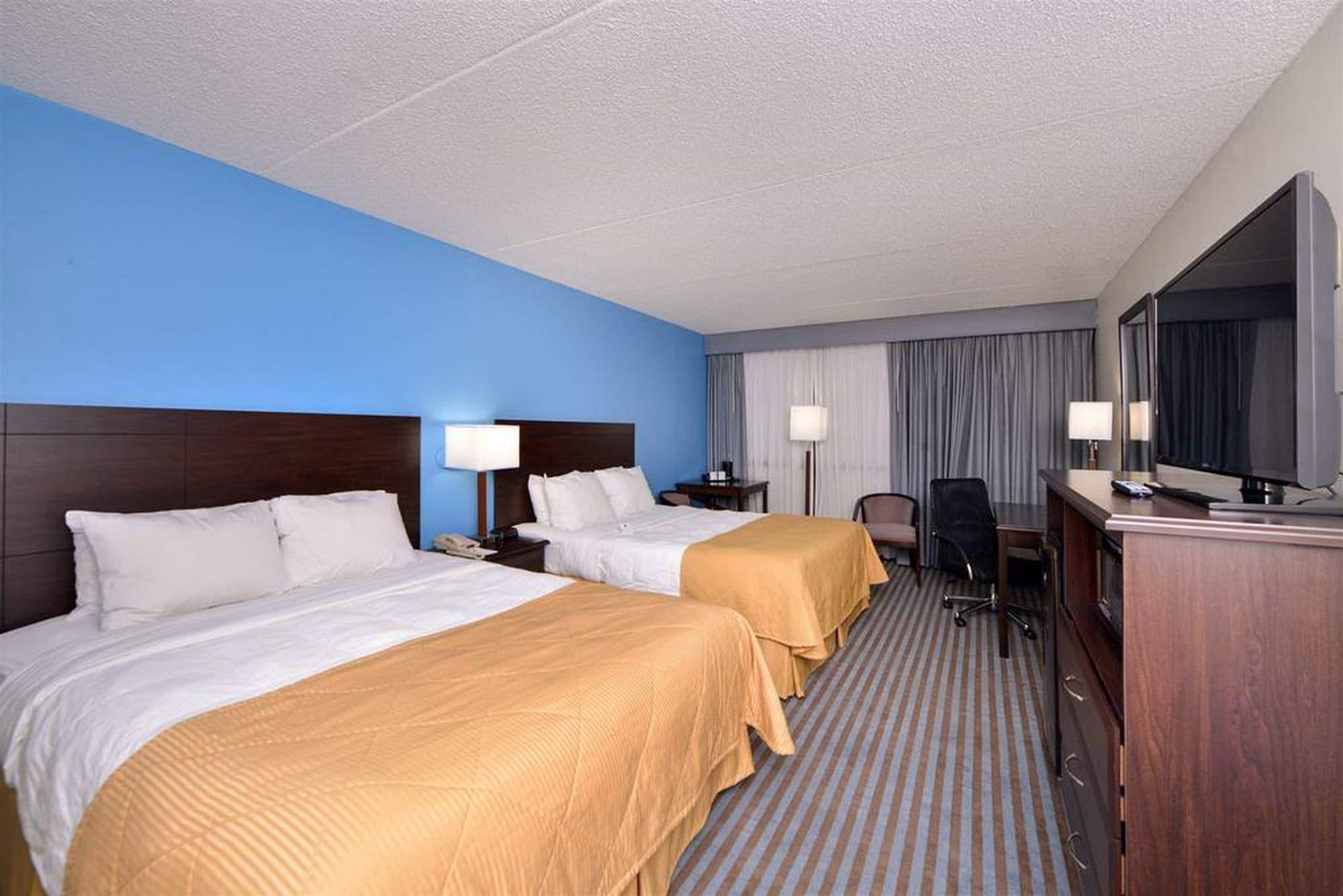 Hotel Ramada By Wyndham Cedar Rapids Zewnętrze zdjęcie