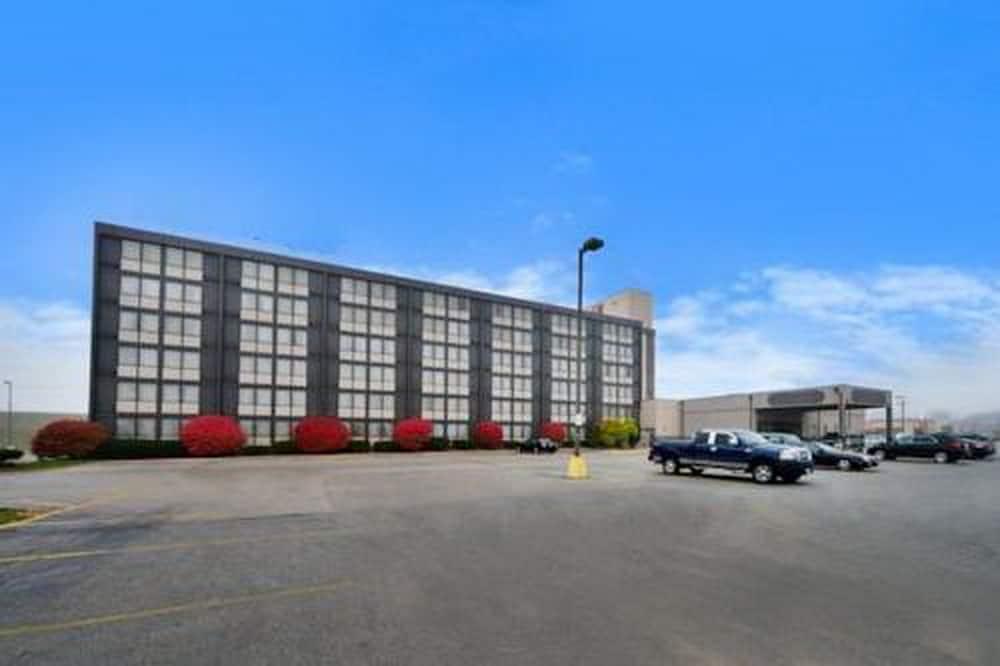 Hotel Ramada By Wyndham Cedar Rapids Zewnętrze zdjęcie