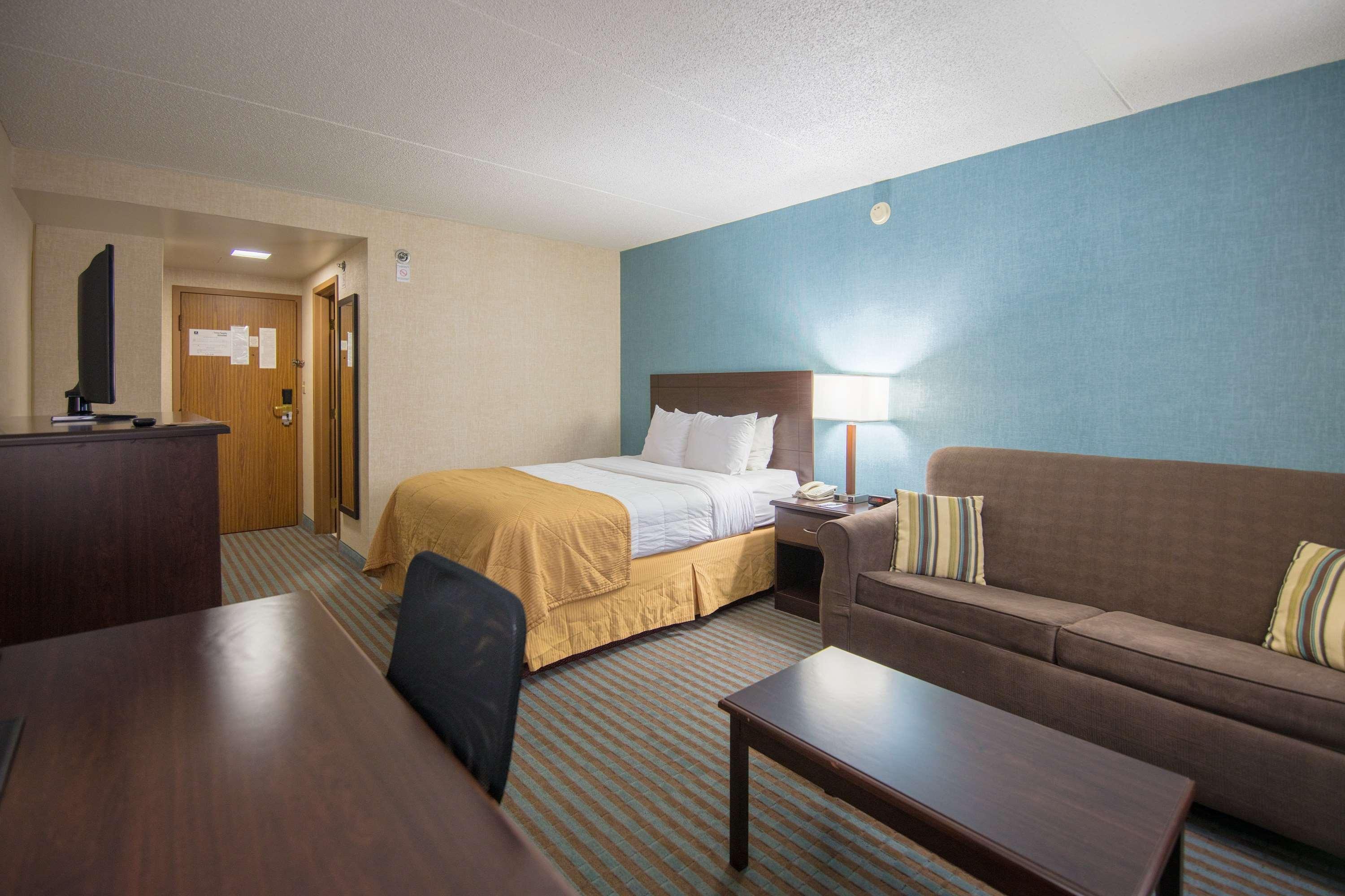 Hotel Ramada By Wyndham Cedar Rapids Zewnętrze zdjęcie