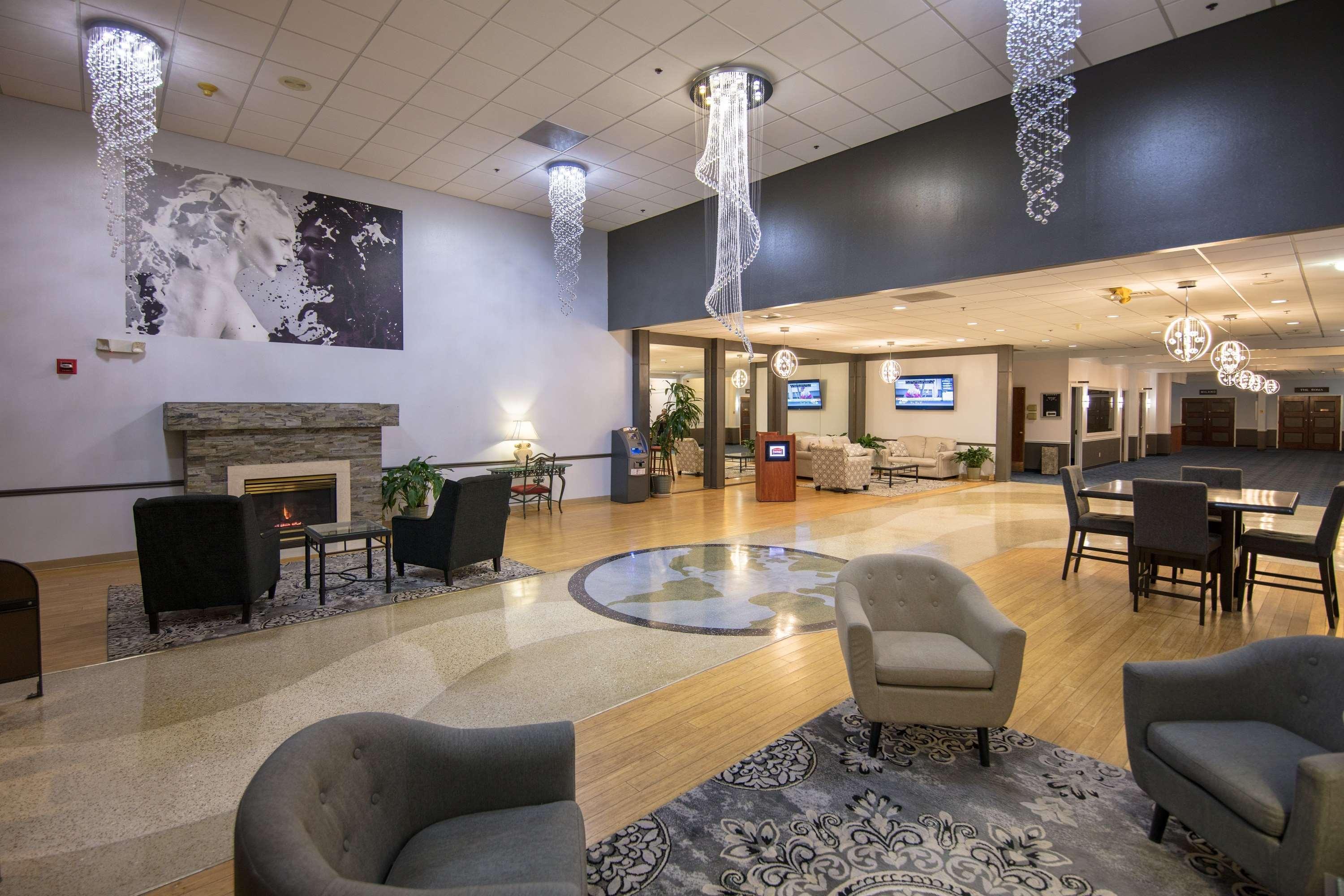 Hotel Ramada By Wyndham Cedar Rapids Zewnętrze zdjęcie