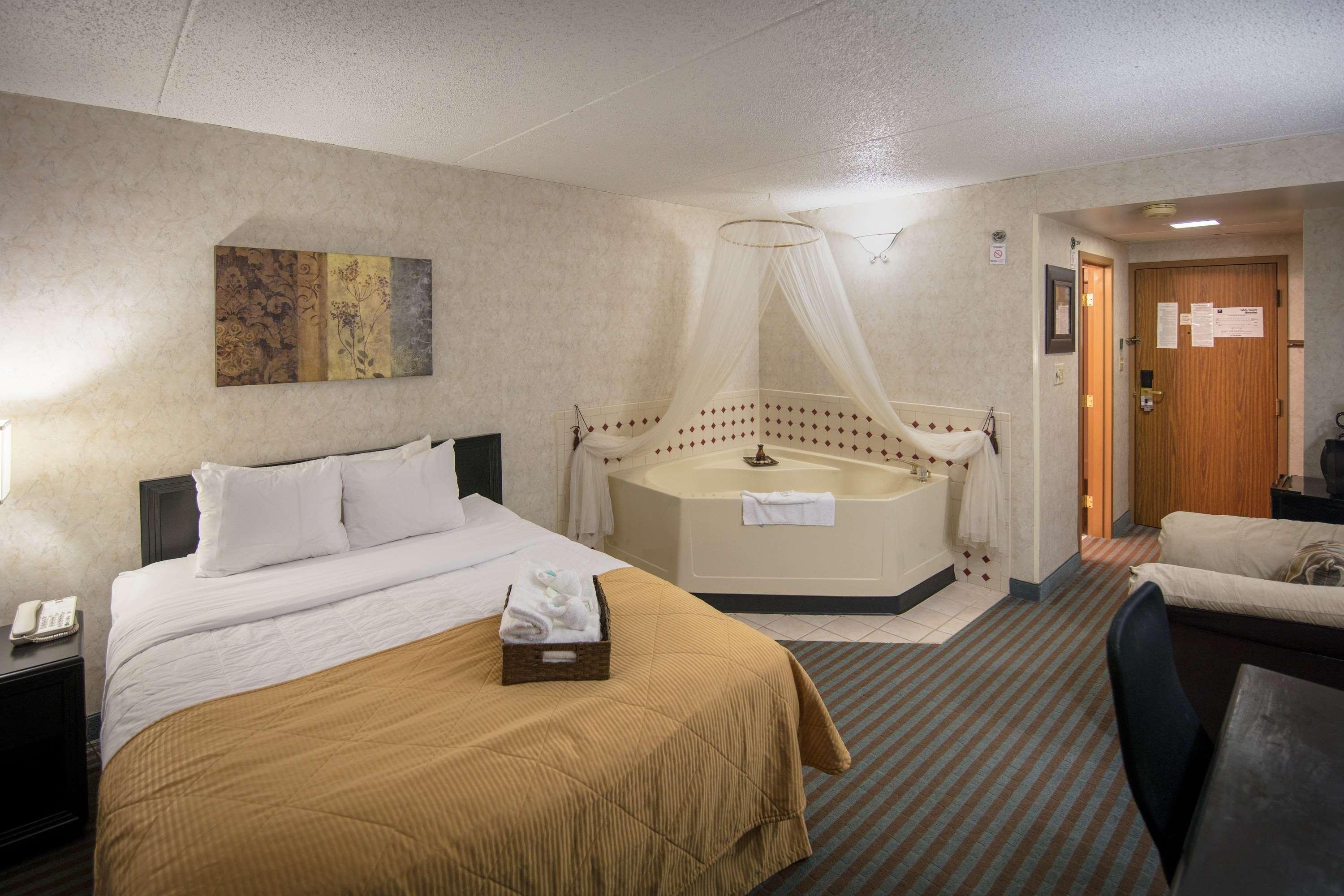 Hotel Ramada By Wyndham Cedar Rapids Zewnętrze zdjęcie