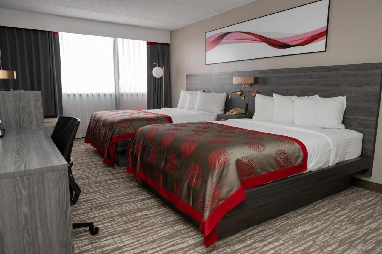 Hotel Ramada By Wyndham Cedar Rapids Zewnętrze zdjęcie