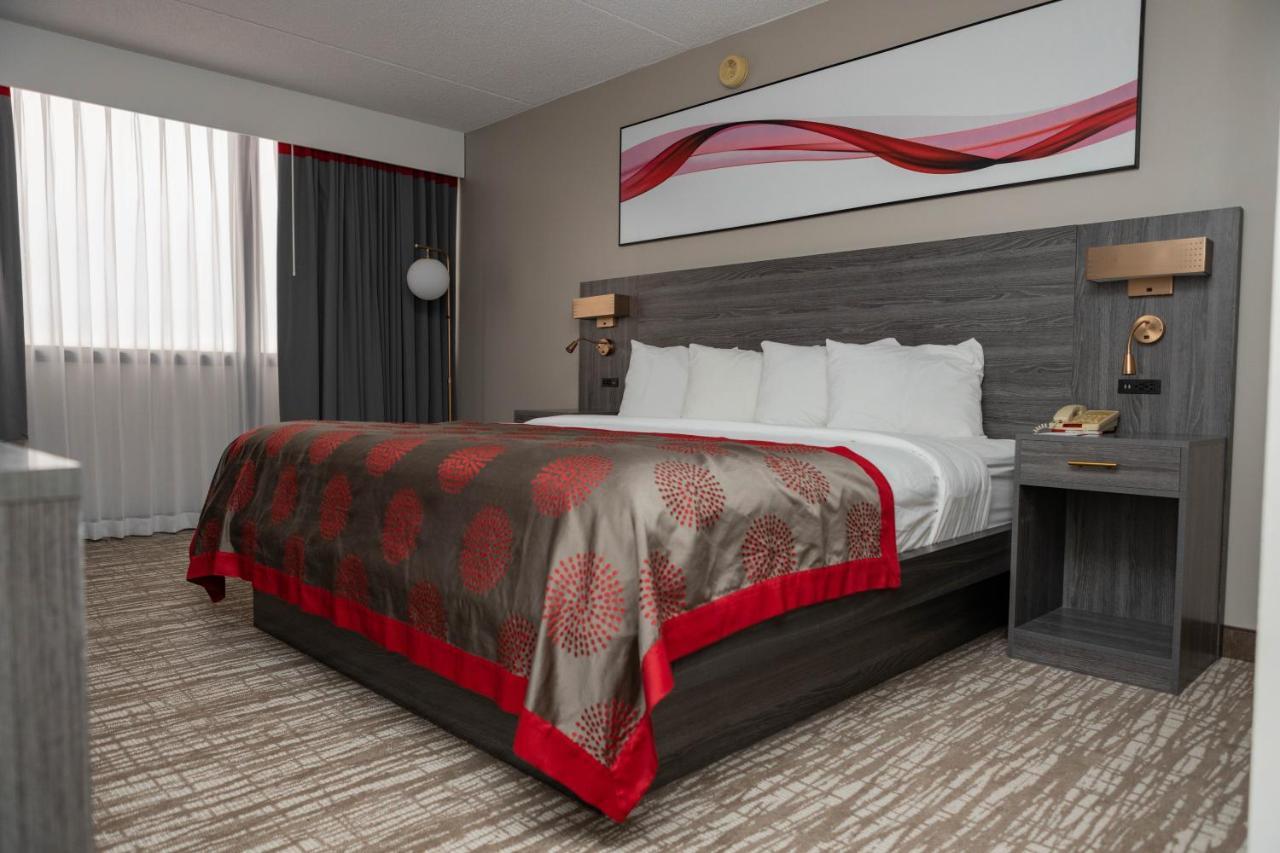 Hotel Ramada By Wyndham Cedar Rapids Zewnętrze zdjęcie