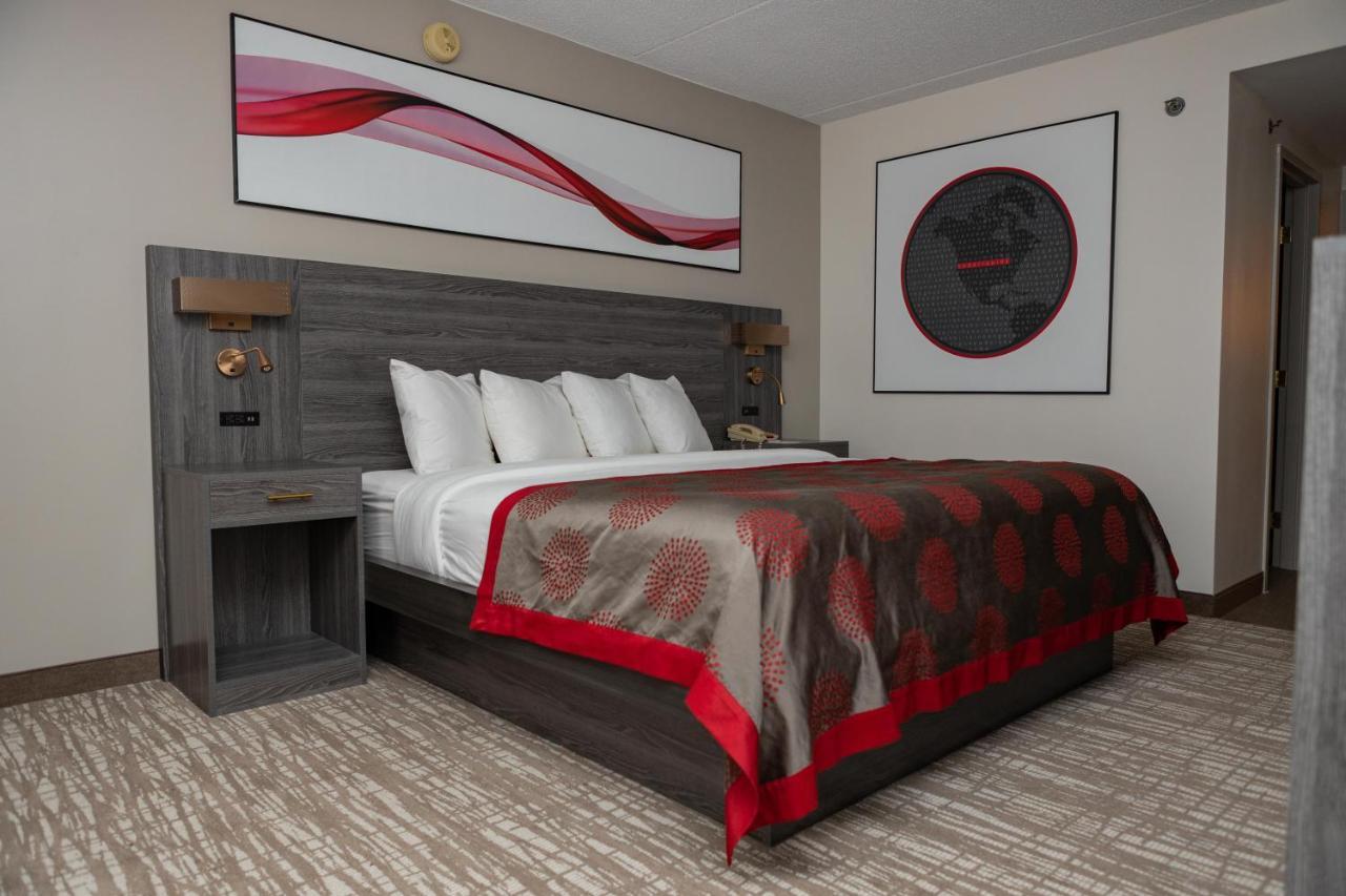 Hotel Ramada By Wyndham Cedar Rapids Zewnętrze zdjęcie
