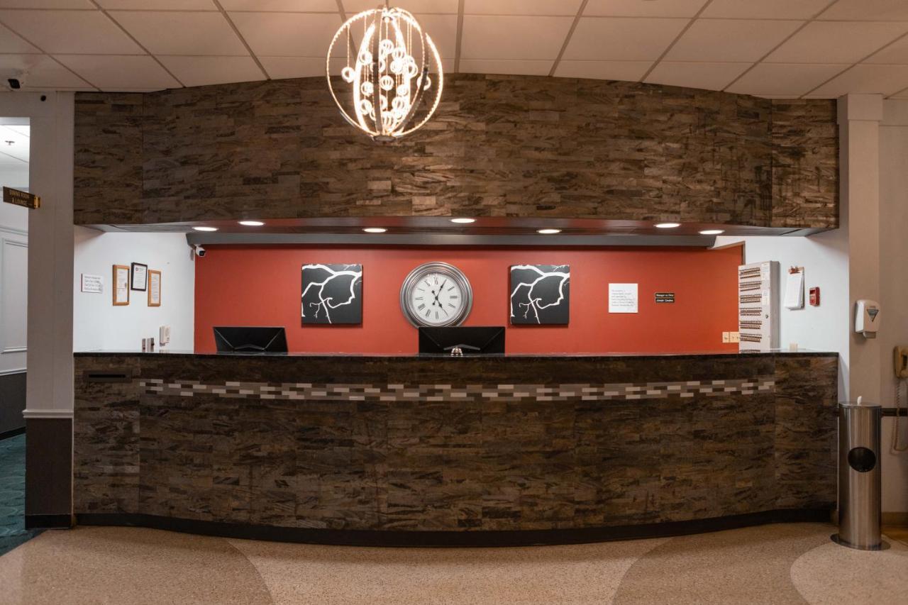 Hotel Ramada By Wyndham Cedar Rapids Zewnętrze zdjęcie