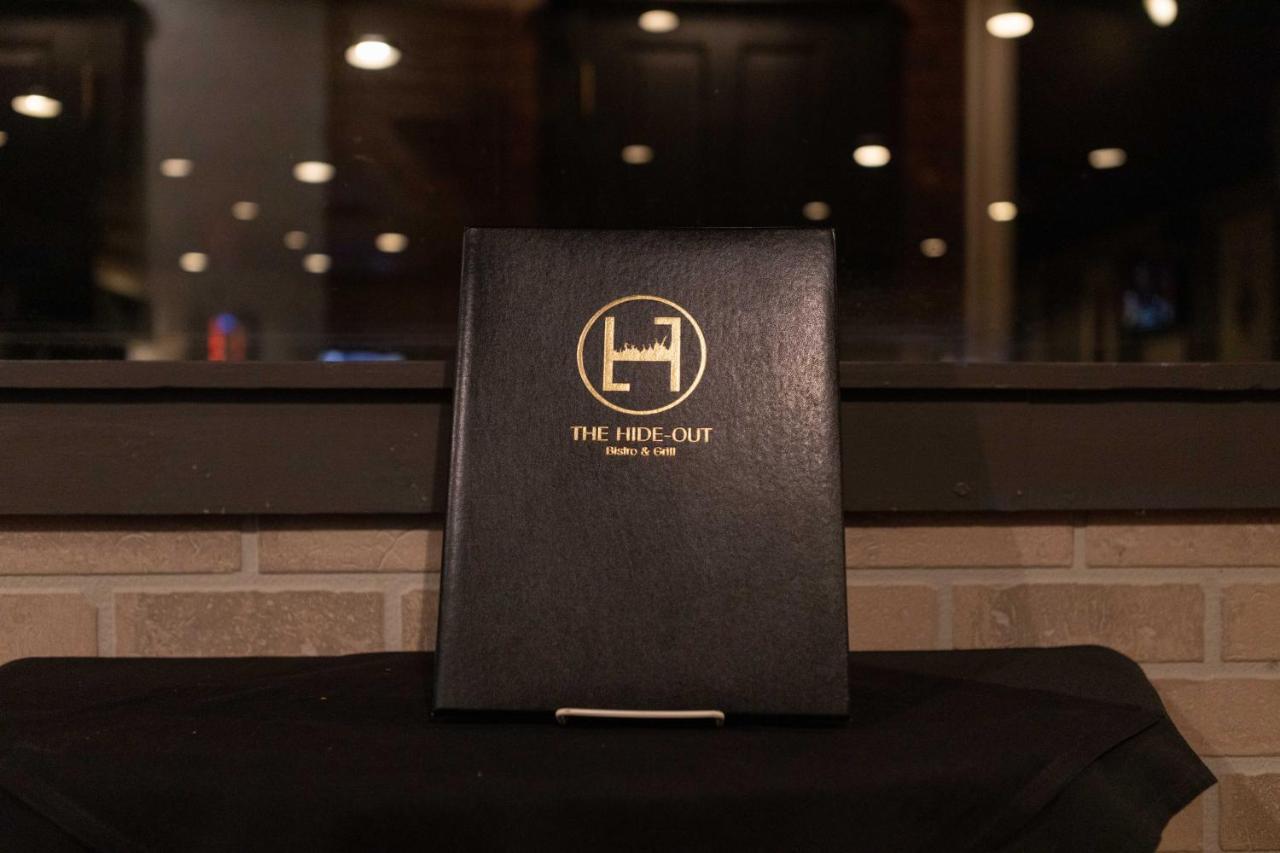 Hotel Ramada By Wyndham Cedar Rapids Zewnętrze zdjęcie
