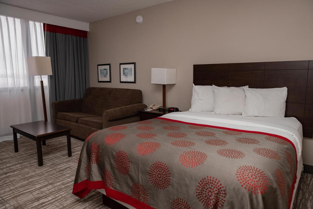Hotel Ramada By Wyndham Cedar Rapids Zewnętrze zdjęcie