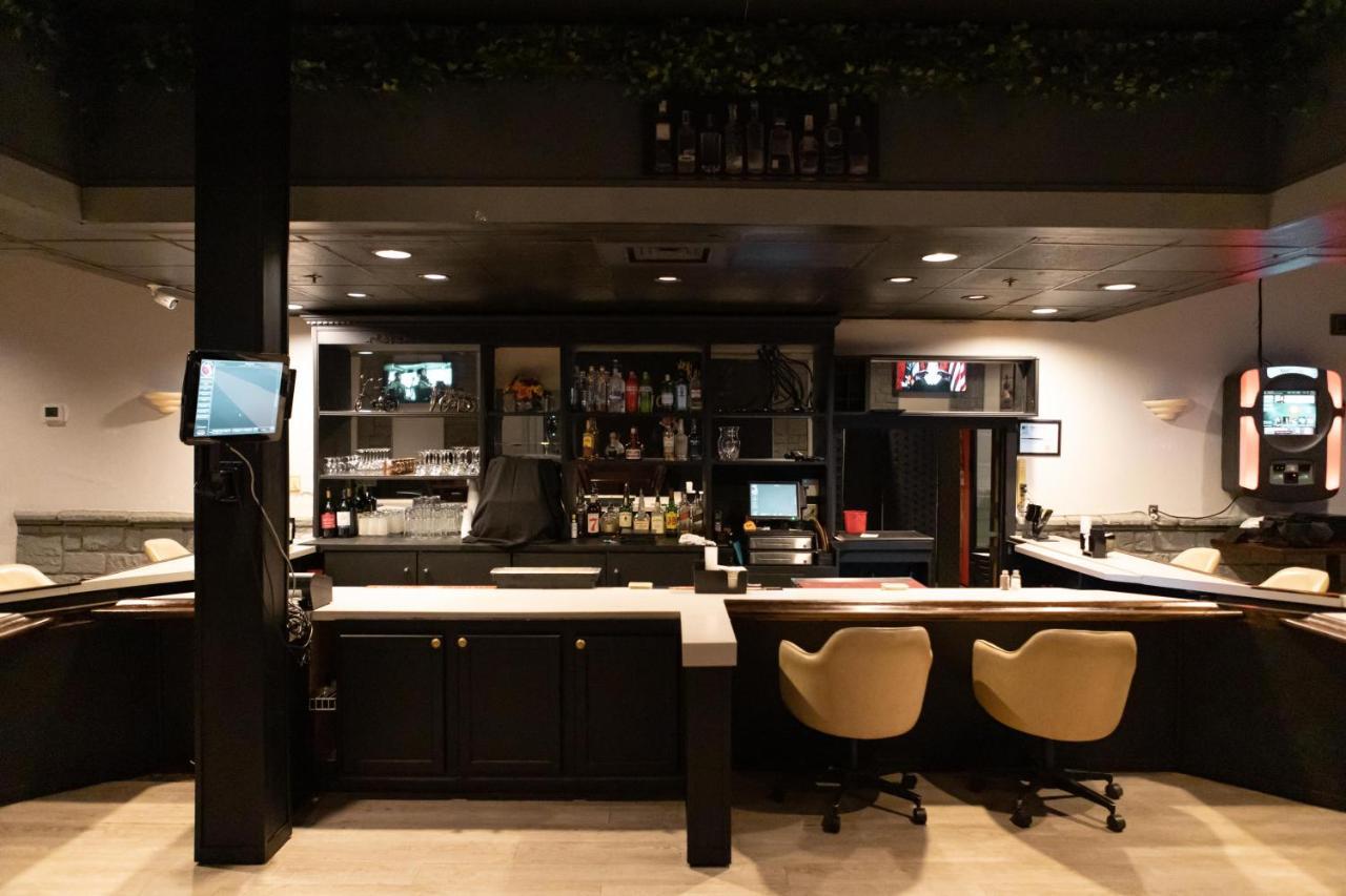 Hotel Ramada By Wyndham Cedar Rapids Zewnętrze zdjęcie