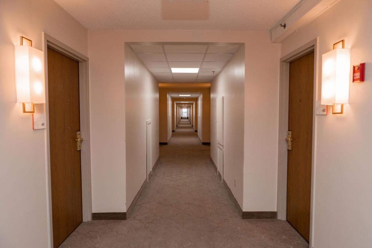 Hotel Ramada By Wyndham Cedar Rapids Zewnętrze zdjęcie