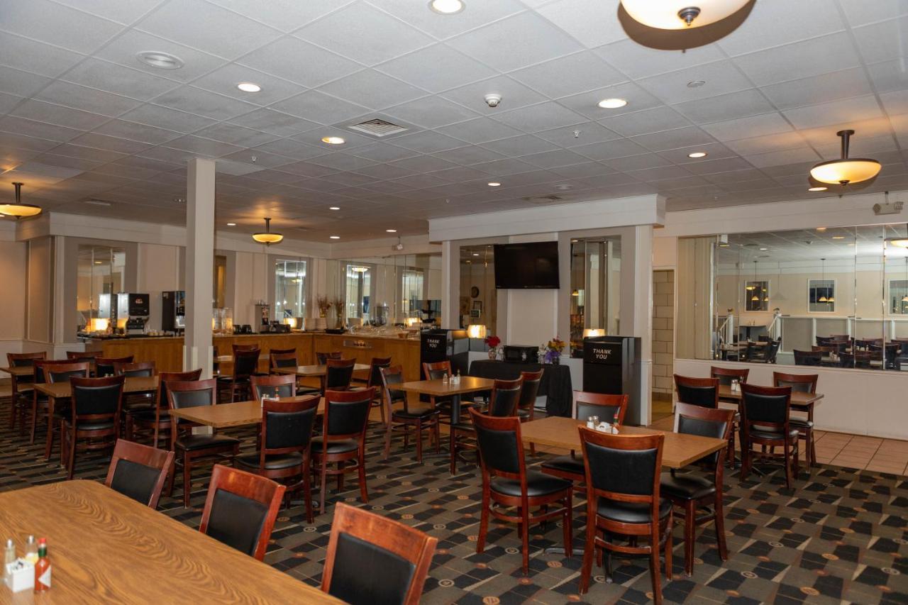 Hotel Ramada By Wyndham Cedar Rapids Zewnętrze zdjęcie
