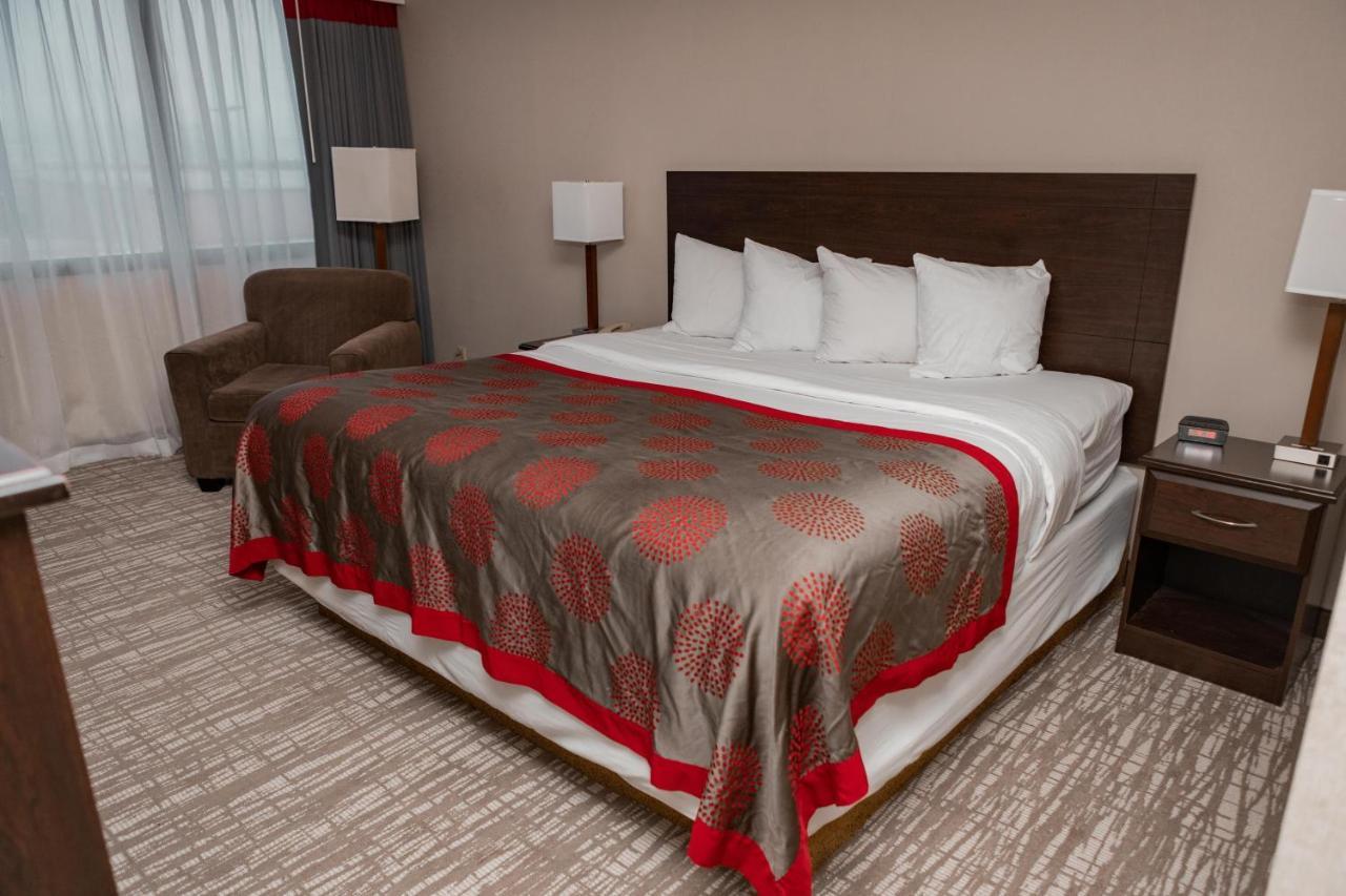 Hotel Ramada By Wyndham Cedar Rapids Zewnętrze zdjęcie
