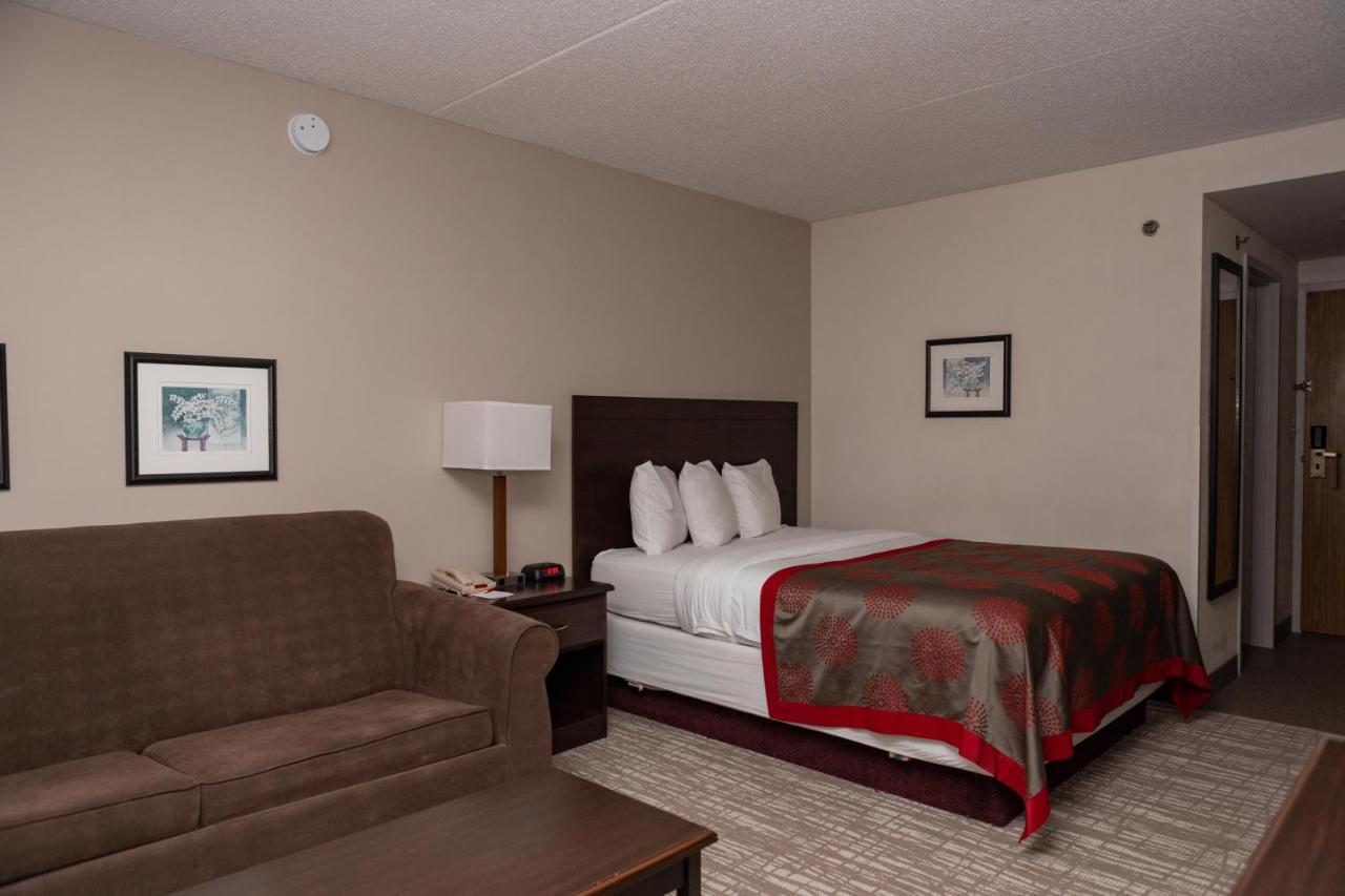 Hotel Ramada By Wyndham Cedar Rapids Zewnętrze zdjęcie
