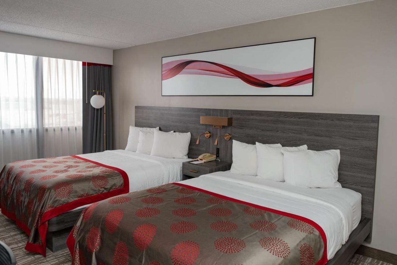 Hotel Ramada By Wyndham Cedar Rapids Zewnętrze zdjęcie
