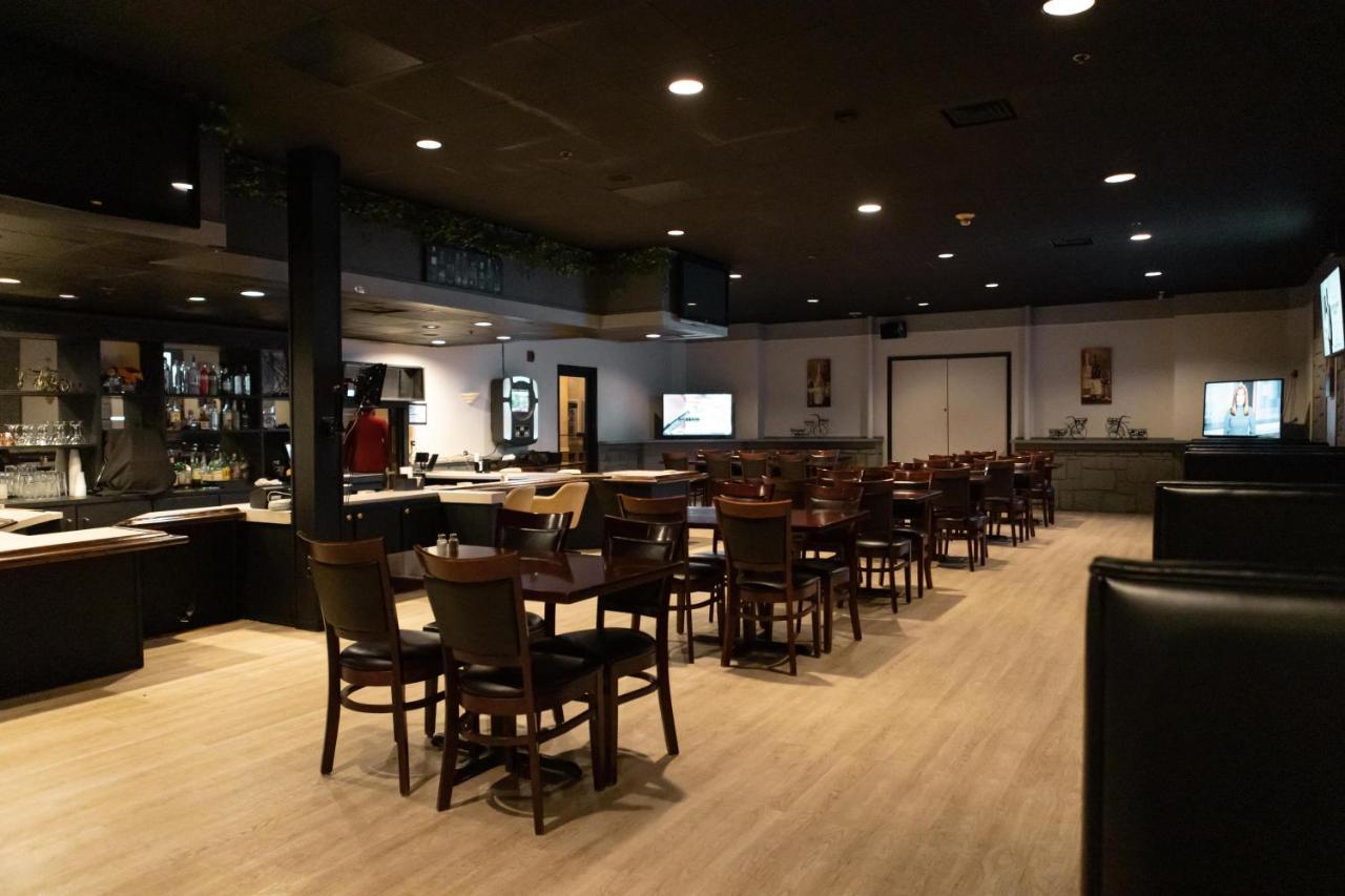 Hotel Ramada By Wyndham Cedar Rapids Zewnętrze zdjęcie