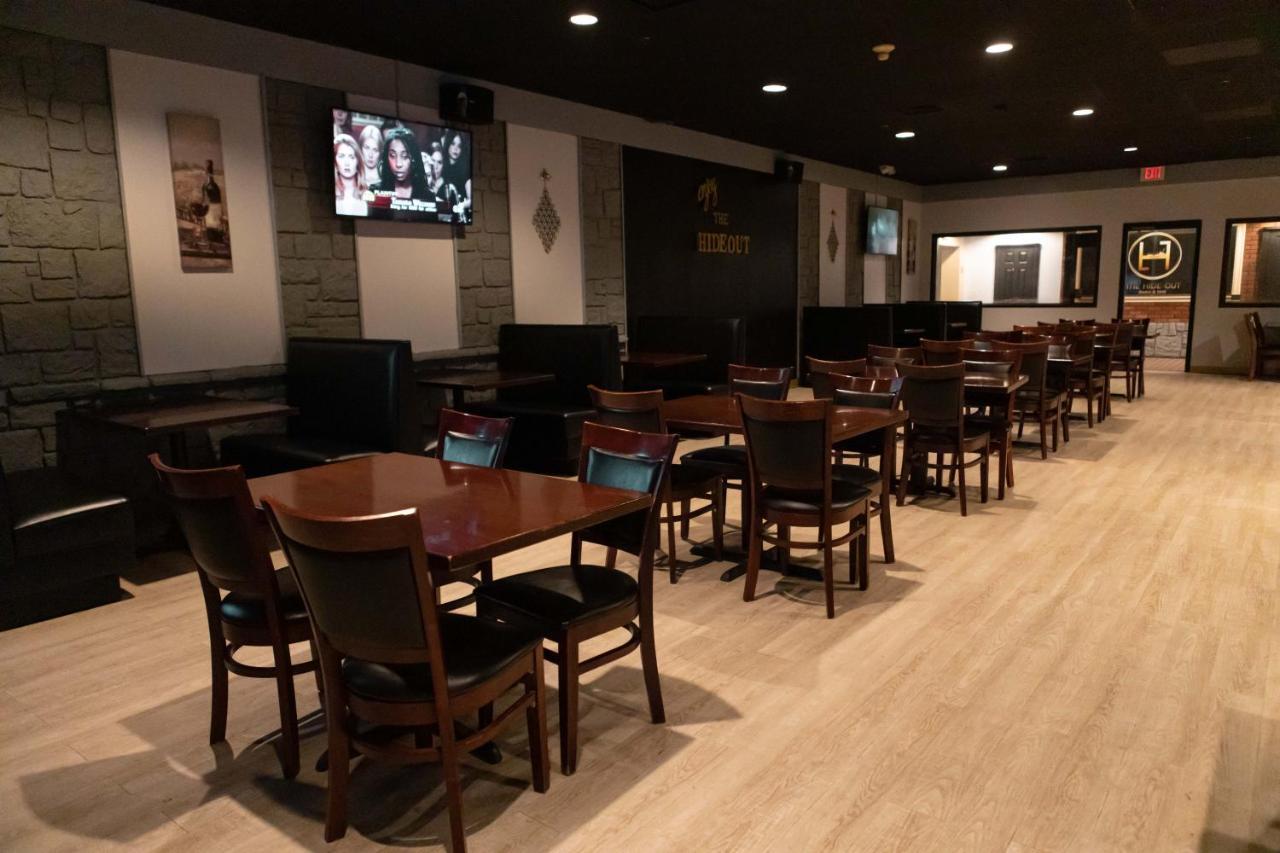 Hotel Ramada By Wyndham Cedar Rapids Zewnętrze zdjęcie