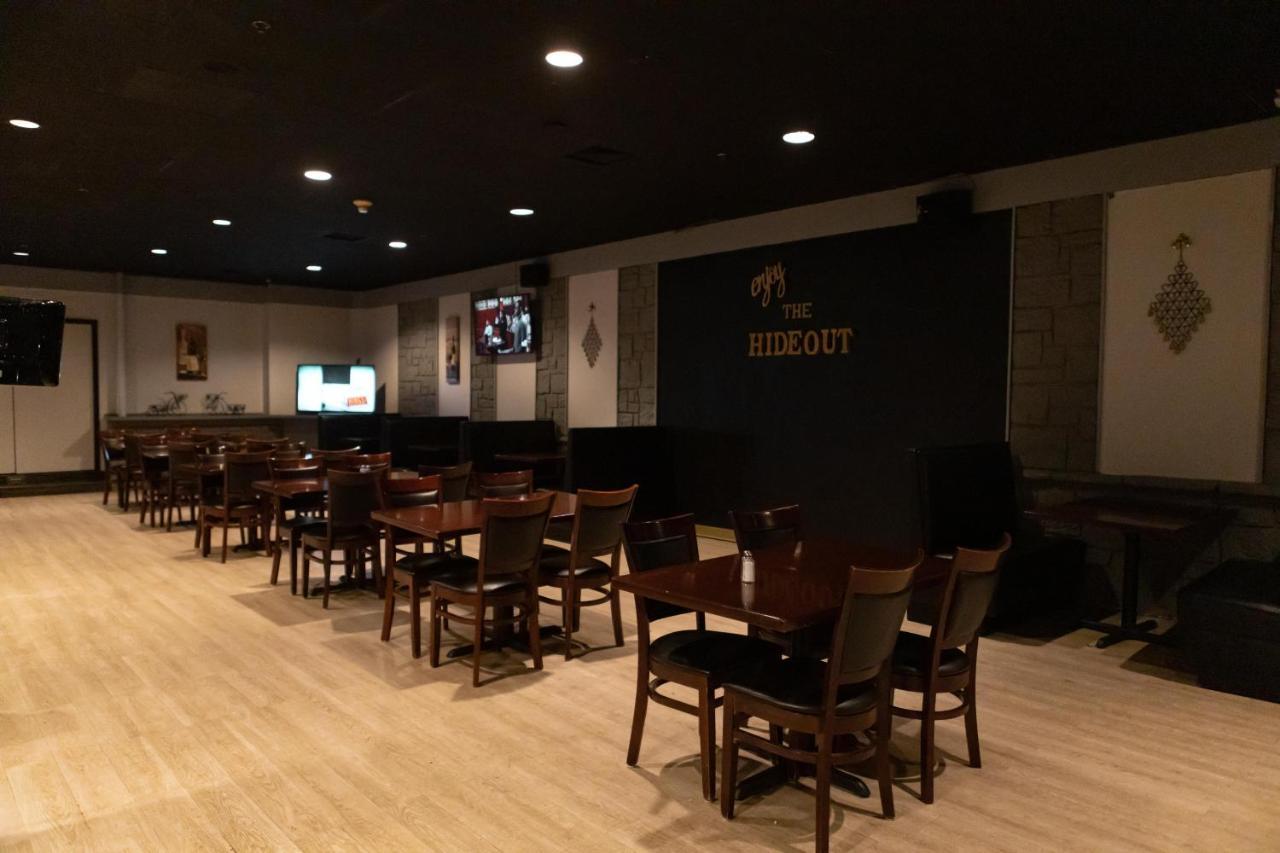 Hotel Ramada By Wyndham Cedar Rapids Zewnętrze zdjęcie