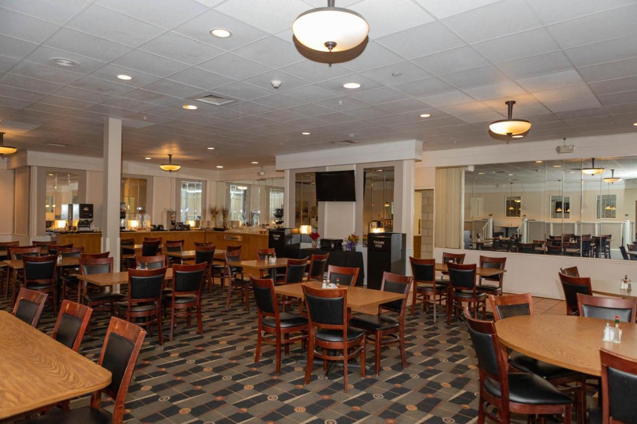 Hotel Ramada By Wyndham Cedar Rapids Zewnętrze zdjęcie