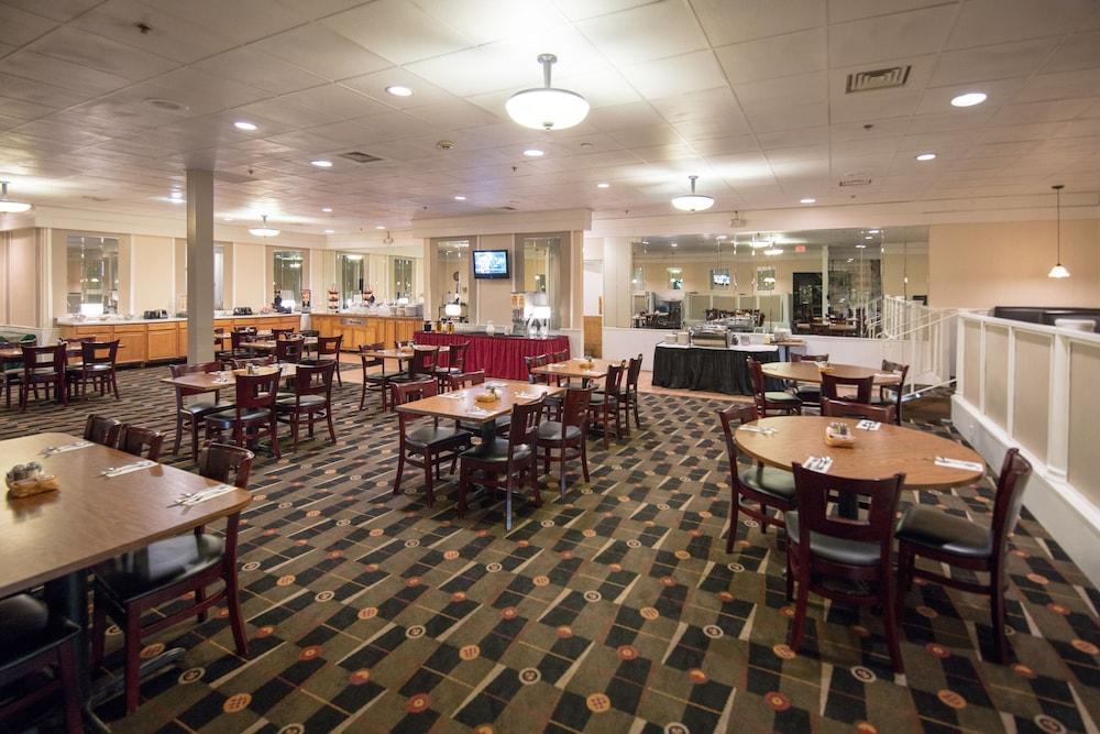 Hotel Ramada By Wyndham Cedar Rapids Zewnętrze zdjęcie