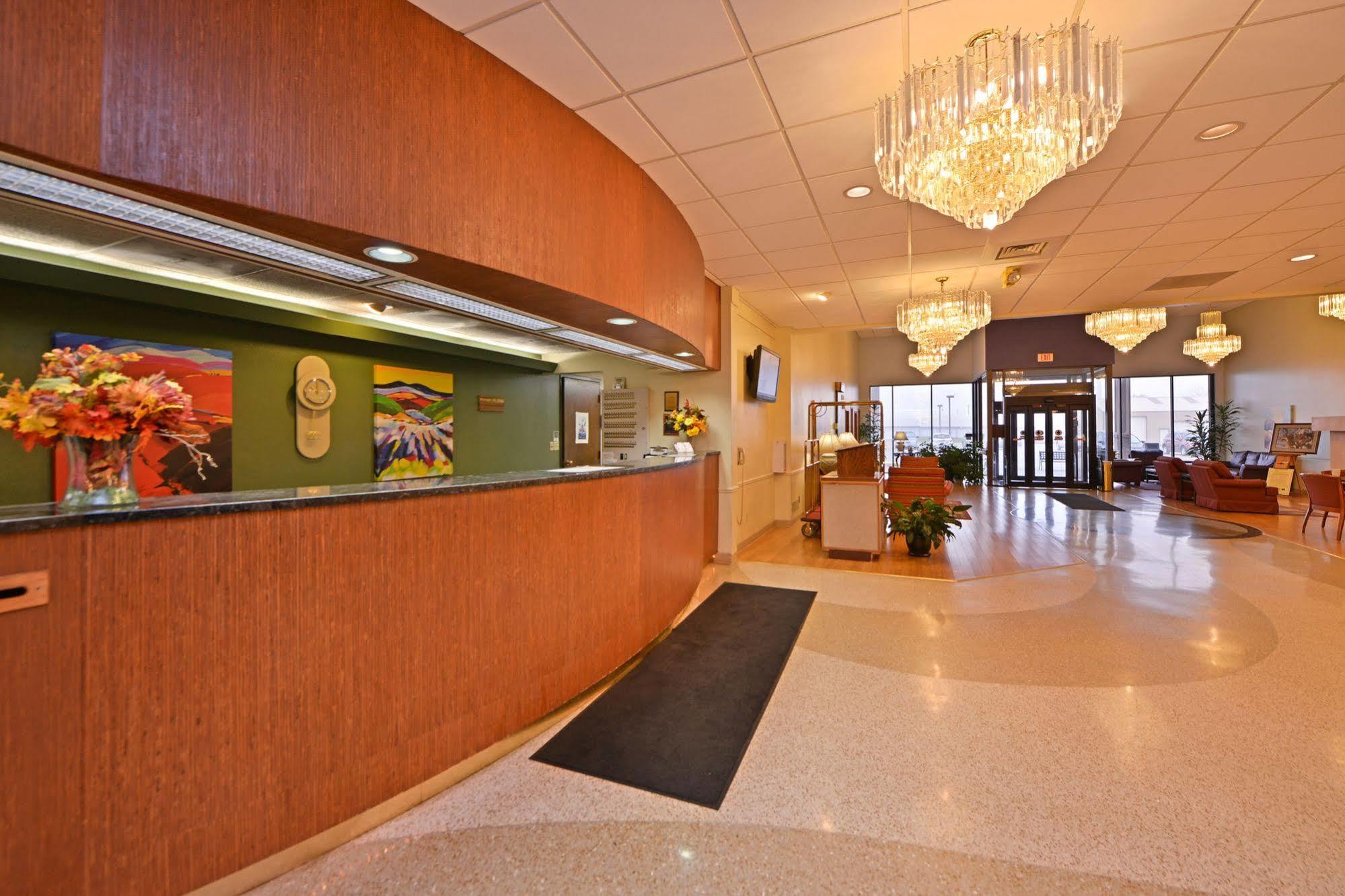 Hotel Ramada By Wyndham Cedar Rapids Zewnętrze zdjęcie